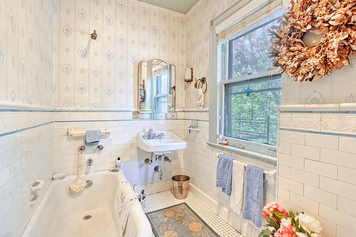 interior of 952 east 18th street brooklyn