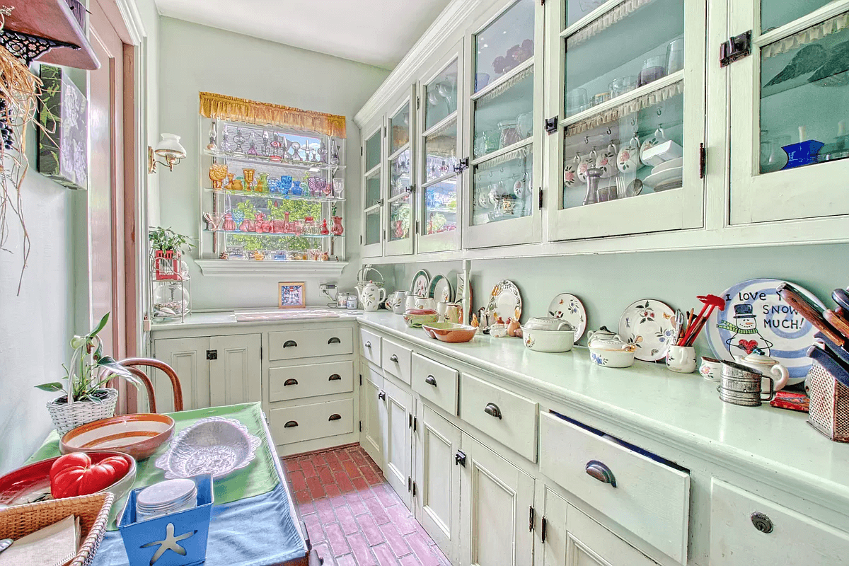 interior of 952 east 18th street brooklyn