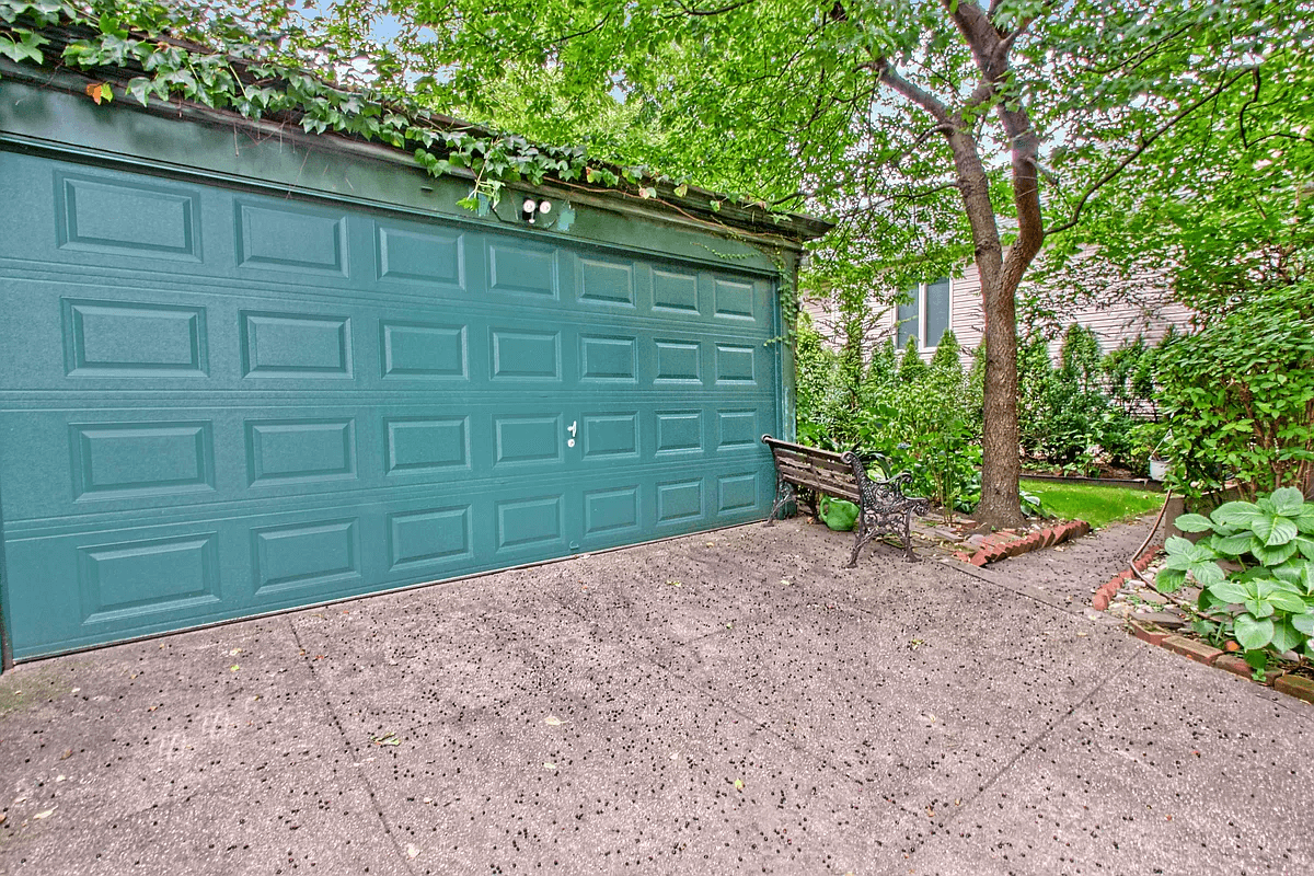 exterior of 952 east 18th street brooklyn